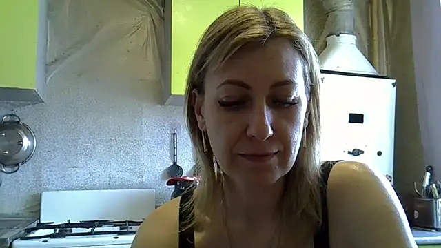 Snapshot of AshleyXHoney chatting on March 18, 2025, 9:12 am AshleyXHoney online show from March 18, 2025, 9:12 am