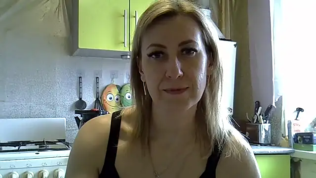 Snapshot of AshleyXHoney chatting on March 19, 2025, 10:44 am AshleyXHoney online show from March 19, 2025, 10:44 am