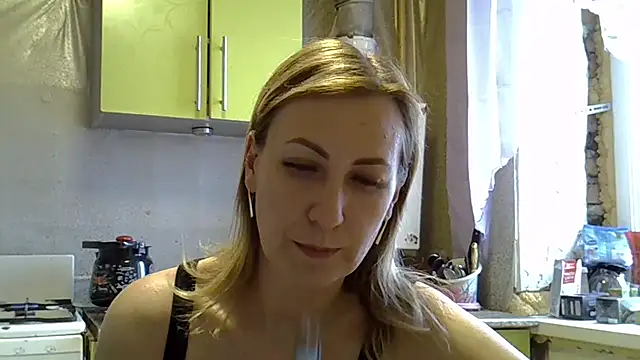 Snapshot of AshleyXHoney chatting on December 10, 2024, 10:06 am AshleyXHoney online show from December 10, 2024, 10:06 am