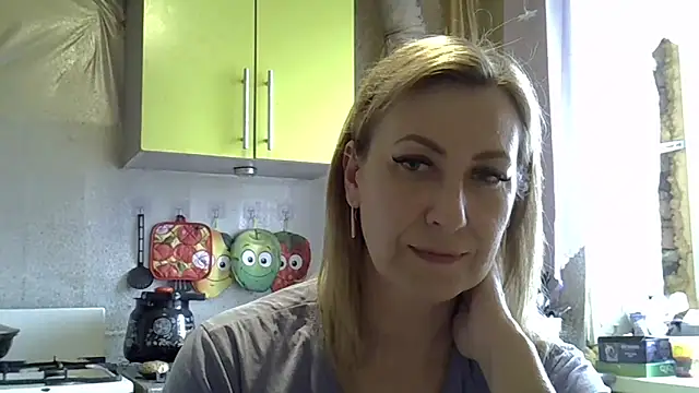 Snapshot of AshleyXHoney chatting on March 13, 2025, 7:42 am AshleyXHoney online show from March 13, 2025, 7:42 am