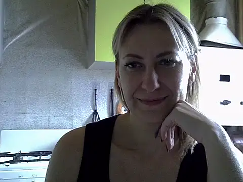 Snapshot of AshleyXHoney chatting on September 20, 2025, 5:56 am AshleyXHoney online show from September 20, 2025, 5:56 am