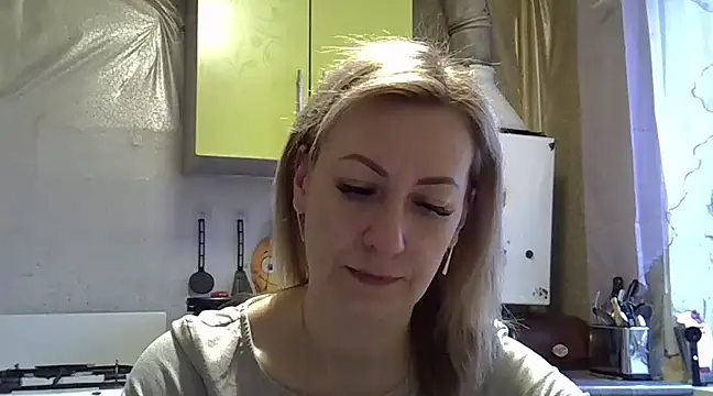 Snapshot of AshleyXHoney chatting on January 24, 2025, 6:35 am AshleyXHoney online show from January 24, 2025, 6:35 am