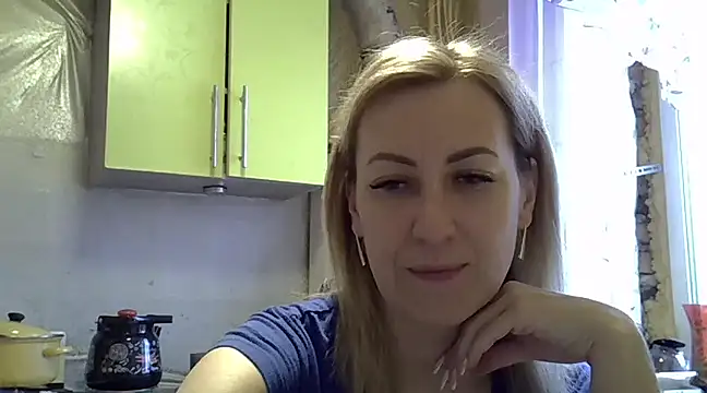 Snapshot of AshleyXHoney chatting on December 16, 2024, 6:43 am AshleyXHoney online show from December 16, 2024, 6:43 am