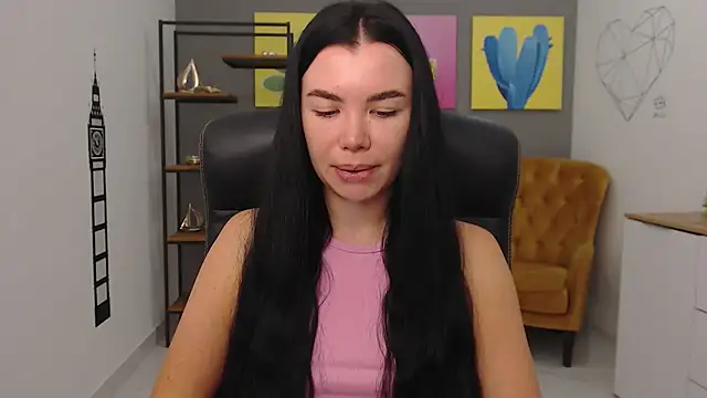 MadisonGomes online show from November 17, 2025, 8:40 am