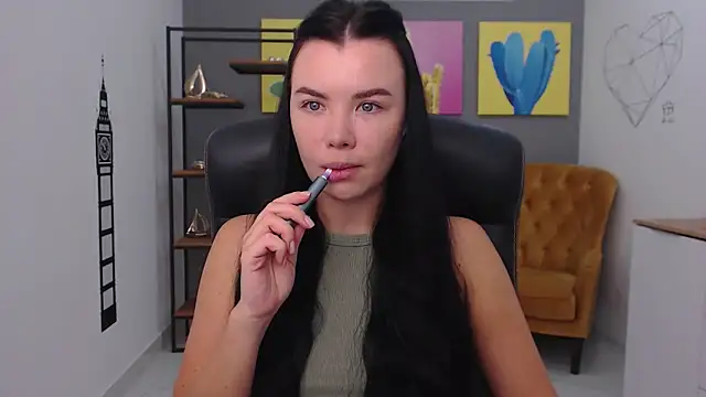 MadisonGomes online show from October 27, 2025, 8:15 am