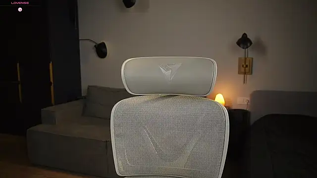 milablum777 online show from February 4, 2025, 8:28 pm