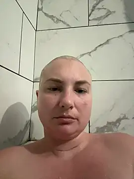 MilfyMrsRobinson online show from April 26, 2026, 3:42 pm