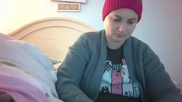 MilfyMrsRobinson online show from February 9, 2026, 12:14 pm