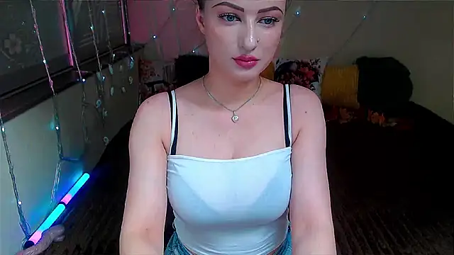 LizaSenri online show from October 13, 2025, 6:37 am