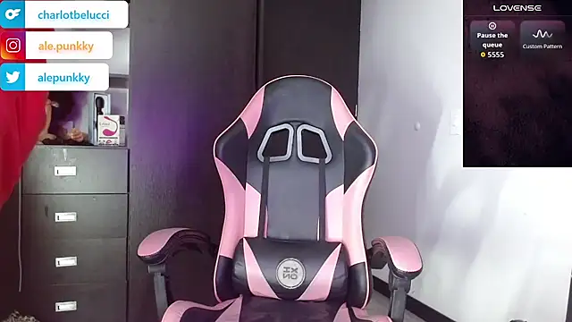 charlotbelucci  online show from November 28, 2025, 11:32 am