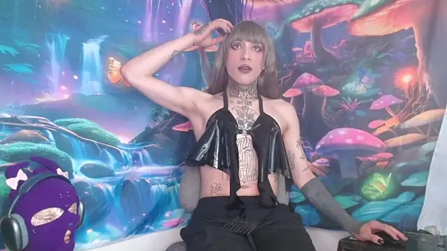 charlotbelucci  online show from February 5, 2025, 5:20 pm