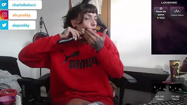 charlotbelucci  online show from October 26, 2025, 8:48 am