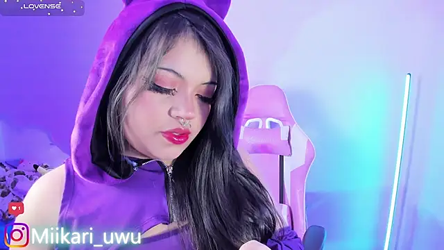 Snapshot of Ahri_Elderwood chatting on November 25, 2025, 3:40 am Ahri Elderwood online show from November 25, 2025, 3:40 am