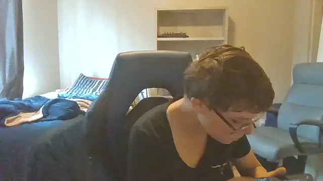 KaliSnow199623 online show from September 12, 2025, 8:19 pm