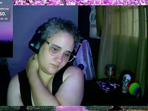 lolalicious 758 online show from September 19, 2025, 11:36 am