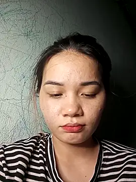 Ngoc-Trinh online show from October 25, 2025, 4:40 pm