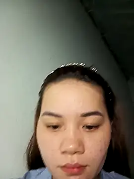 Ngoc-Trinh online show from February 19, 2025, 4:11 pm