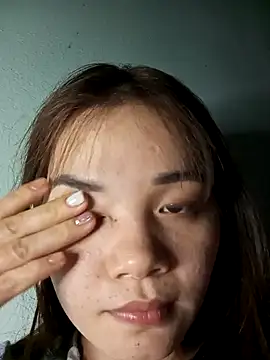 Ngoc-Trinh online show from January 31, 2025, 3:22 pm