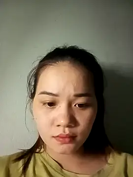 Ngoc-Trinh online show from December 5, 2024, 3:01 pm