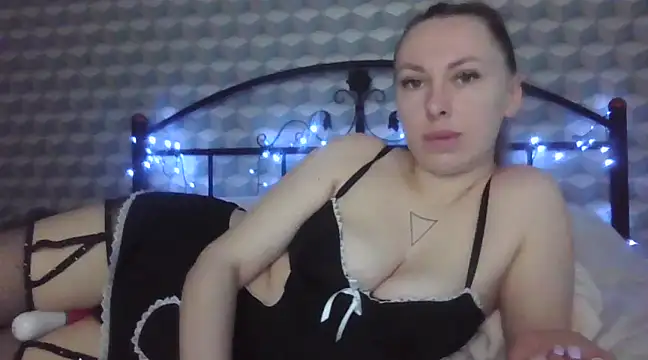  Leslyy Solo 1 online show from March 18, 2025, 9:01 am