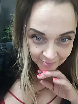 hugebobbs online show from February 20, 2026, 7:32 am