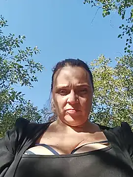 hugebobbs online show from July 17, 2026, 3:31 pm