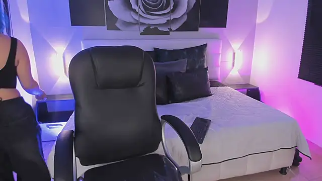 Snapshot of sofi_bakerr chatting on October 17, 2025, 11:34 am sofi bakerr online show from October 17, 2025, 11:34 am