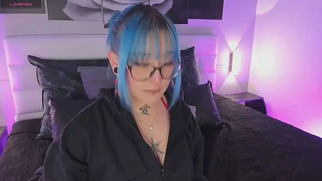 sofi bakerr online show from October 28, 2025, 11:42 am