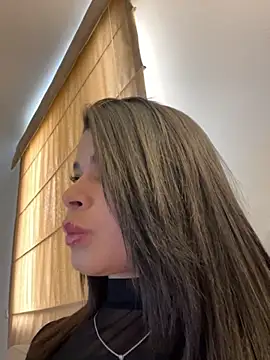 Snapshot of DaryRos chatting on October 7, 2025, 9:05 pm DaryRos online show from October 7, 2025, 9:05 pm