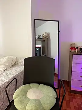 Snapshot of DaryRos chatting on March 16, 2025, 7:27 pm DaryRos online show from March 16, 2025, 7:27 pm