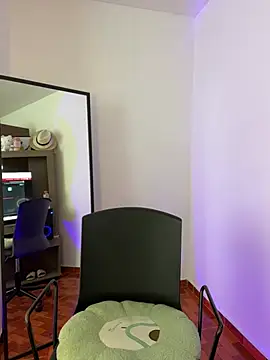 Snapshot of DaryRos chatting on March 1, 2025, 10:31 pm DaryRos online show from March 1, 2025, 10:31 pm