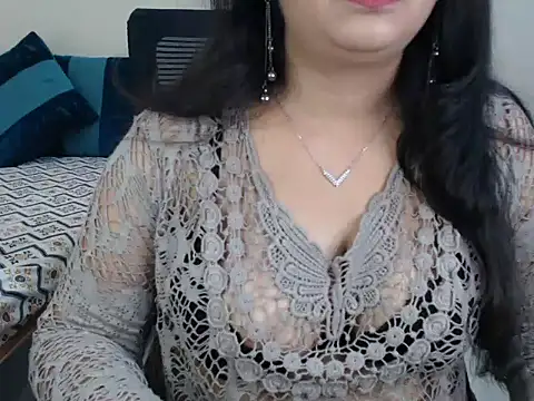 Snapshot of Inviting_Aanya chatting on December 23, 2024, 4:01 am Inviting Aanya online show from December 23, 2024, 4:01 am