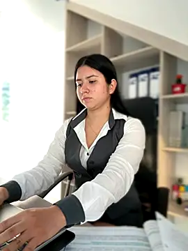 Snapshot of VAL_PRINCESS chatting on September 28, 2025, 10:17 pm VAL PRINCESS online show from September 28, 2025, 10:17 pm