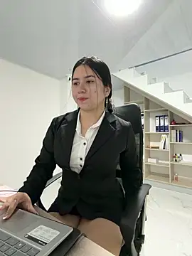 Snapshot of VAL_PRINCESS chatting on December 17, 2025, 12:48 am VAL PRINCESS online show from December 17, 2025, 12:48 am