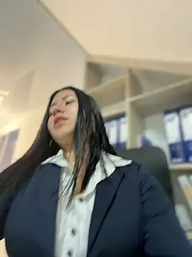 Snapshot of VAL_PRINCESS chatting on November 5, 2025, 12:14 am VAL PRINCESS online show from November 5, 2025, 12:14 am