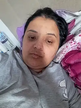 sarahhh1987 online show from April 12, 2026, 6:22 pm