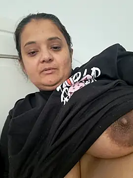 Snapshot of sarahhh1987 chatting on November 3, 2025, 9:35 am sarahhh1987 online show from November 3, 2025, 9:35 am