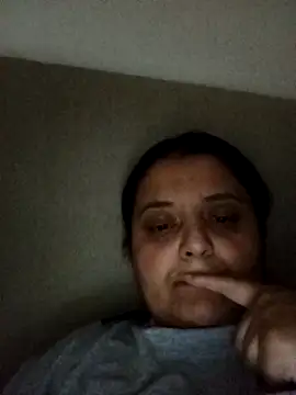 sarahhh1987 online show from April 14, 2026, 9:42 pm