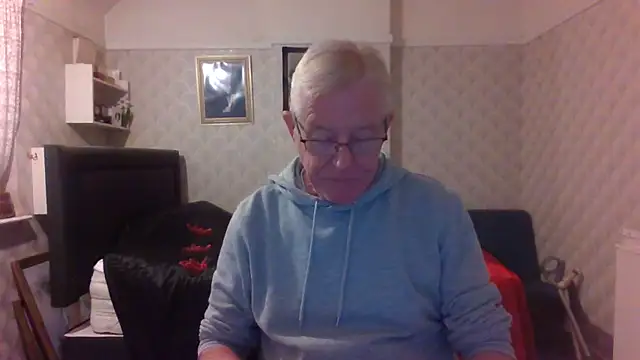 Snapshot of shaun63m chatting on May 18, 2026, 12:11 am shaun63m online show from May 18, 2026, 12:11 am