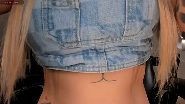 Snapshot of HannaConnor_ chatting on November 3, 2025, 8:56 pm HannaConnor online show from November 3, 2025, 8:56 pm