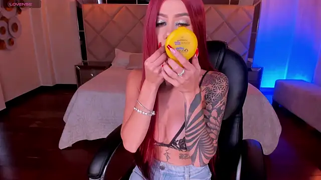 Snapshot of HannaConnor_ chatting on October 27, 2025, 8:43 pm HannaConnor online show from October 27, 2025, 8:43 pm