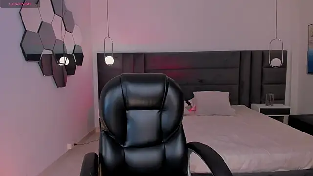 Snapshot of HannaConnor_ chatting on January 13, 2026, 9:08 pm HannaConnor online show from January 13, 2026, 9:08 pm