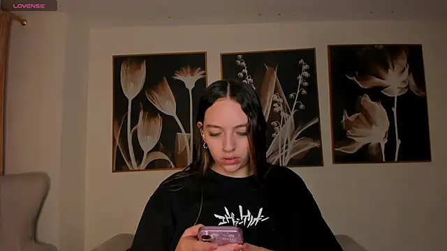 BellaRose X online show from March 27, 2026, 4:32 am