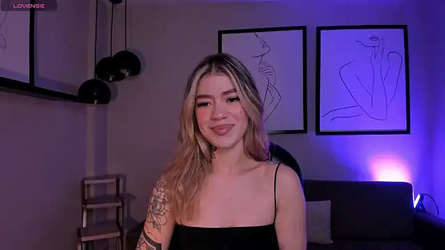 ViolettHansson online show from November 15, 2025, 11:36 am