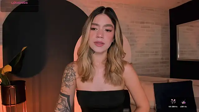 ViolettHansson online show from April 10, 2026, 10:00 am