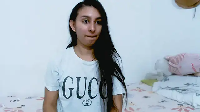 Alyson0001 online show from February 26, 2025, 3:46 am