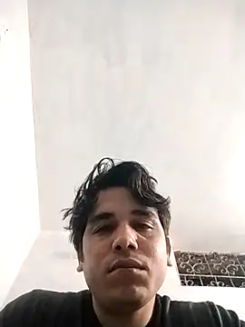 Snapshot of roadtucker123 chatting on November 5, 2025, 9:40 pm roadtucker123 online show from November 5, 2025, 9:40 pm