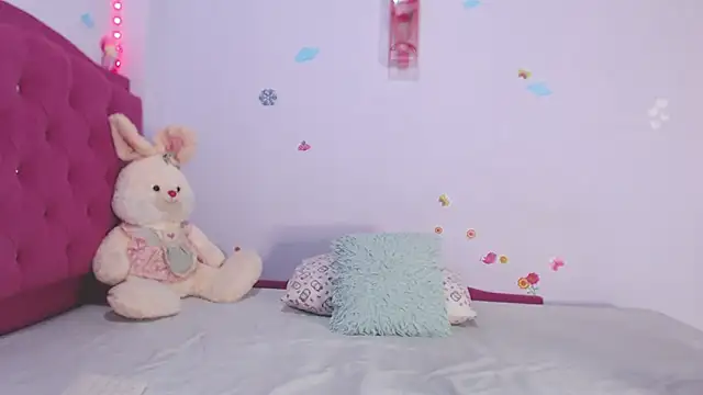 Madelyy  online show from April 16, 2026, 8:09 pm