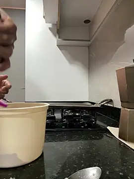 Snapshot of Salome_golvert chatting on October 7, 2025, 10:22 pm Salome golvert online show from October 7, 2025, 10:22 pm