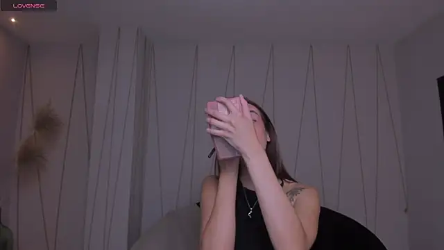 Snapshot of AnaisNin chatting on March 3, 2026, 11:06 am AnaisNin online show from March 3, 2026, 11:06 am